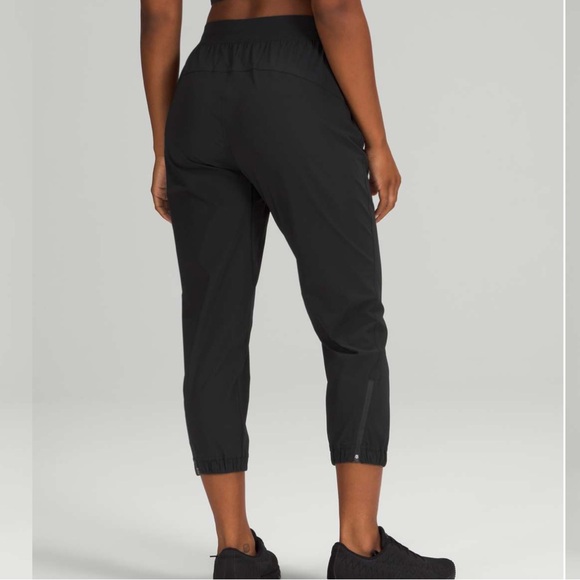 NWT lululemon adapted state high rise cropped jogger in black